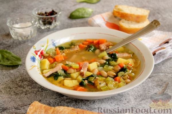 Фасолевый суп с ветчиной, шпинатом и сельдереем