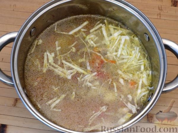 Куриный суп с фасолью, грибами, капустой и пшеном