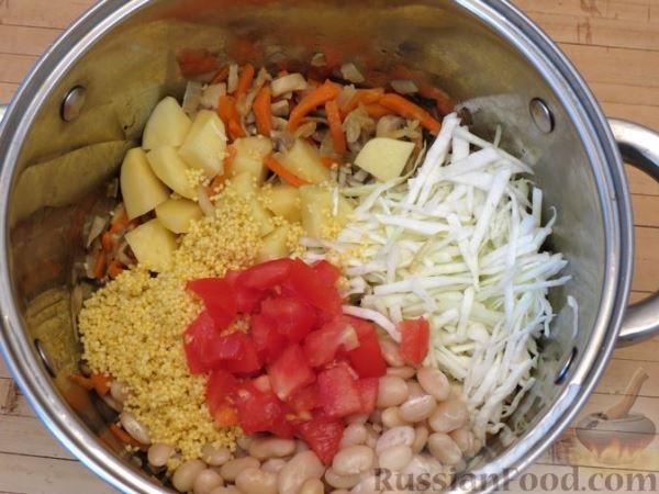 Куриный суп с фасолью, грибами, капустой и пшеном
