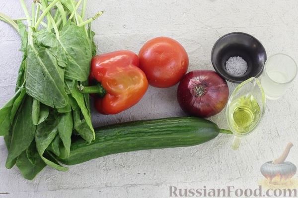 Салат из огурцов, помидоров, болгарского перца, щавеля и лука