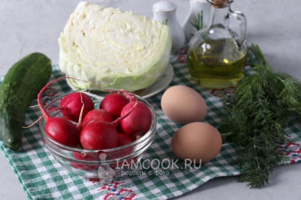 Салат с капустой, редиской, огурцом и яйцом