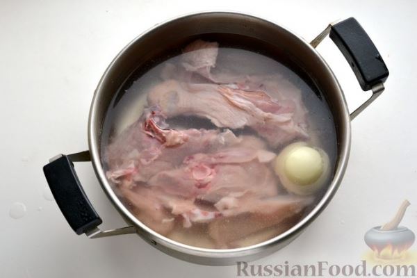 Суп с рисово-сырными клёцками (на курином бульоне)