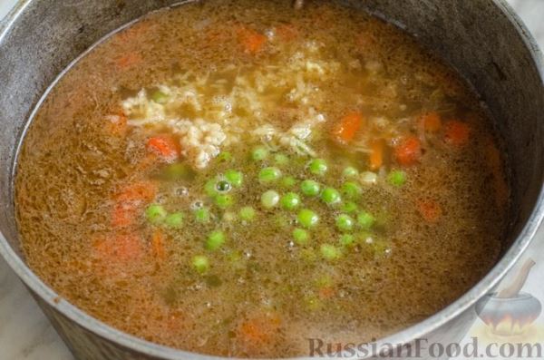 Суп с телятиной, болгарским перцем, зелёным горошком и имбирём