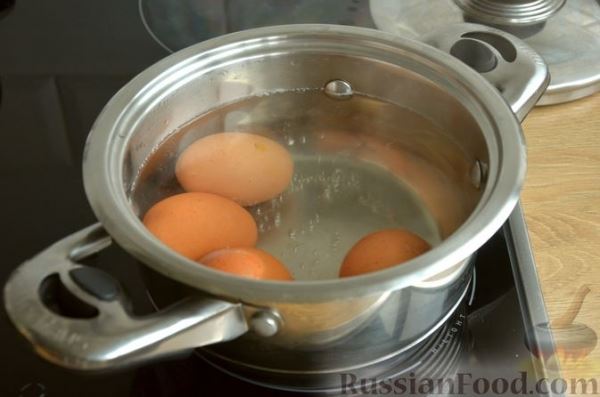Яйца, фаршированные шпинатом