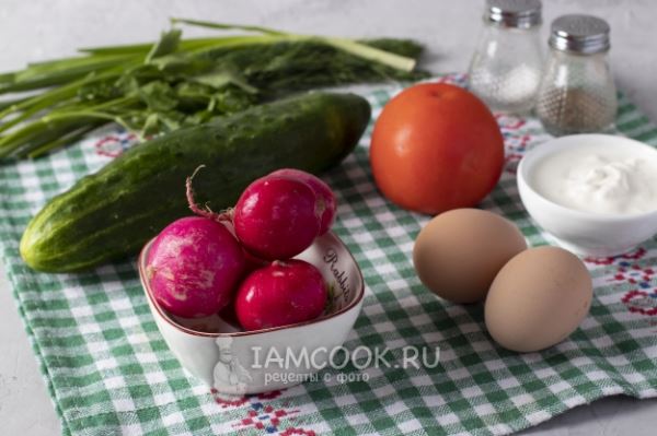 Салат с редиской, огурцом, яйцом и помидором