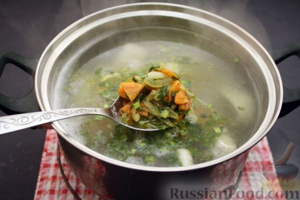 Суп из минтая, с манкой и зелёным луком
