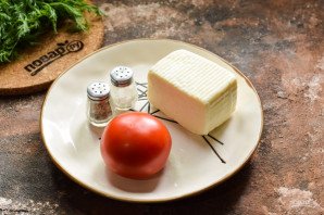 Жареный адыгейский сыр с помидорами